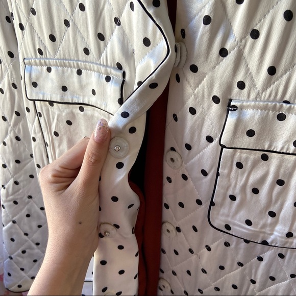 SATIN QUILTED B&W POLKA DOT THROW by Ganni 🦢 - Picture 2 of 6